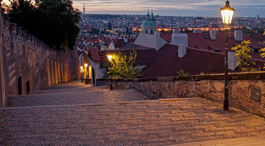 Steps From Prague Castle to Little Quarter