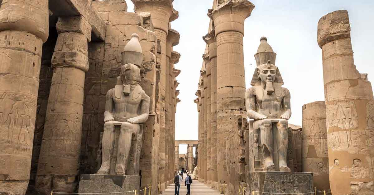 Temple of Luxor, statue of Ramses II