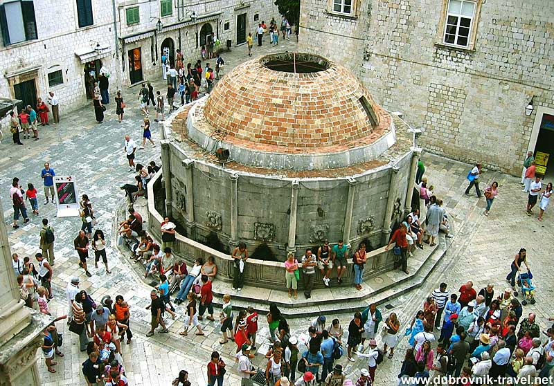 Onofrio's Large Fountain and Saint Saviour's