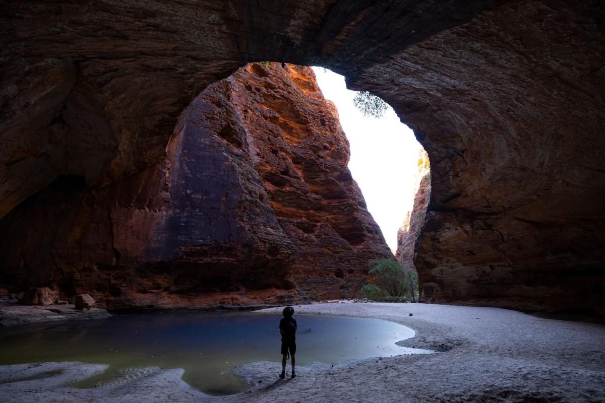 Man in the Cathedral Gorge, Bungle Bungle, Pu